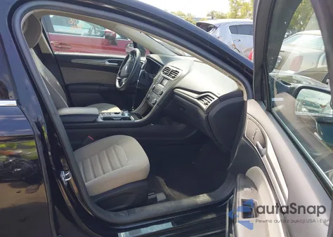 2017 Ford Fusion S z USA, uszkodzony, nr VIN 3FA6P0G79HR189919